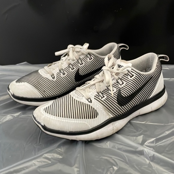 Nike Running Shoes. - Picture 1 of 4